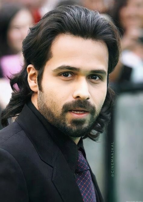 #EmraanHashmi 🎂 Popularly known as the serial kisser of Bollywood, but he is a real & gentleman. His on-screen personality conjures up a vision of a devilishly handsome casanova. However the real-life Emraan is different & opposite to all the characters he has played till now. Emran Hashmi Wallpaper, Imran Hashmi Hd Photos, Imraan Hasmi, How To Become Tall, Become Taller, Vikram Batra, Imran Hashmi, Rocky Bhai, Black Hair Curls