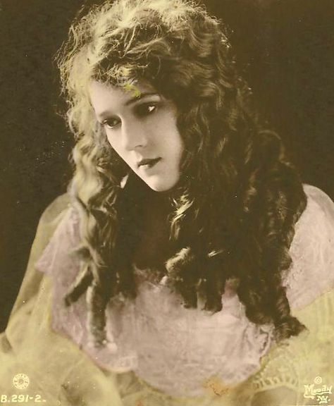 Mary Pickford, Fritz Lang, Silent Film Stars, Silent Movie, Old Hollywood Glamour, Vintage Portraits, Silent Film, Classic Beauty, Vintage Girls