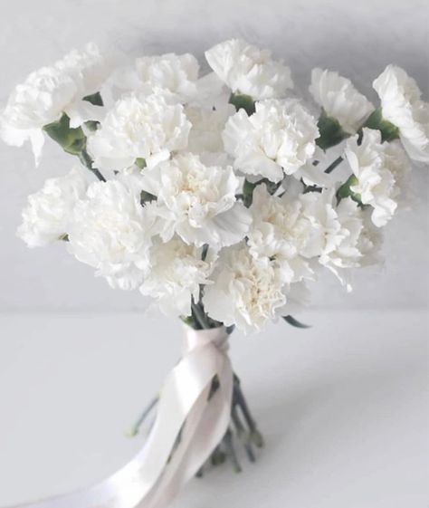 Carnation Flower Wedding, White Carnation Bouquet, Carnation Wedding Bouquet, Bouquet Shapes, Carnation Boutonniere, Carnation Wedding, Carnation Bouquet, White Carnation, Flower Vase Arrangements