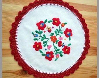 Crocheted Borders, Embroidery 101, Stitch Head, Luxury Embroidery, Crochet Edgings, Trendy Embroidery, Embroidery Tips, Crochet Hack, Hungarian Embroidery