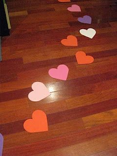 valentine's game... hearts on floor in circle, students walk on them while song is played, stop and answer the question when song stops Music Studio Ideas, Piano Teaching Games, Valentine Party Game, Ideas Valentines Day, Teaching Game, Valentines Games, Valentine's Day Games, Valentine Activities, Valentine Theme