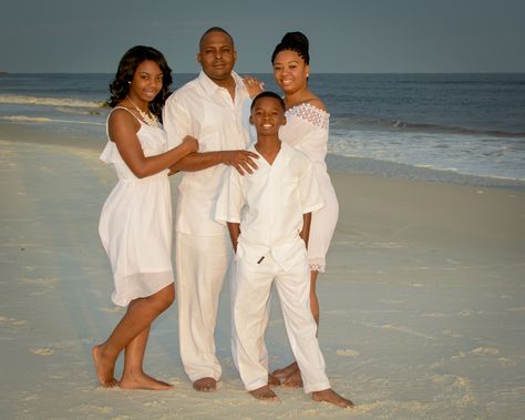 Very nice family portrait. #Familybeachportraits #Linen Casual Beach Photoshoot Family, Casual Beach Photoshoot, Beach Eats, Beach Photoshoot Family, Dr Photos, Nice Family, Family Beach Portraits, 2024 Family, Pictures Blue