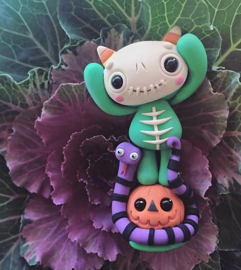 Halloween Polymer Clay Figures, Oogie Boogie Polymer Clay, Polymer Clay Monsters Cute, Halloween Sculptures Polymer Clay, Monster Clay Sculpture Ideas, Clay Monsters, Polymer Clay Halloween, Halloween Clay, Polymer Clay Sculptures