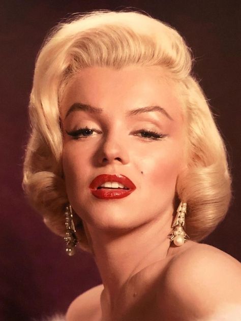 Marilyn Monroe, publicity still for Gentlemen Prefer Blondes. Photo by Frank Powolny, 1953. Marilyn Monroe Photography, Sherilyn Fenn, Marilyn Monroe Artwork, Estilo Marilyn Monroe, Marilyn Monroe Portrait, Marilyn Monroe Fashion, Allure Beauty, Marilyn Monroe Art, Gentlemen Prefer Blondes