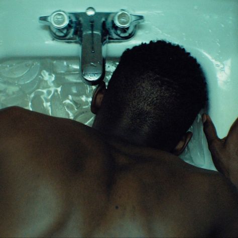 Moonlight (2016) directed by Barry Jenkins. Moonlight Movie, Moonlight 2016, Barry Jenkins, Skai Jackson, Movies To Watch, We Heart It, Sleep Eye Mask, Beauty