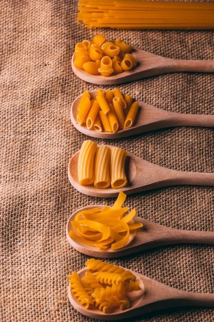 Creative Pasta Photography, Fresh Pasta Photography, Pasta Pictures Aesthetic, Pasta Photography Ideas, Food Ingredients Photography, Pasta Styling, Pasta Presentation, Pasta Display, Food Photography Pasta