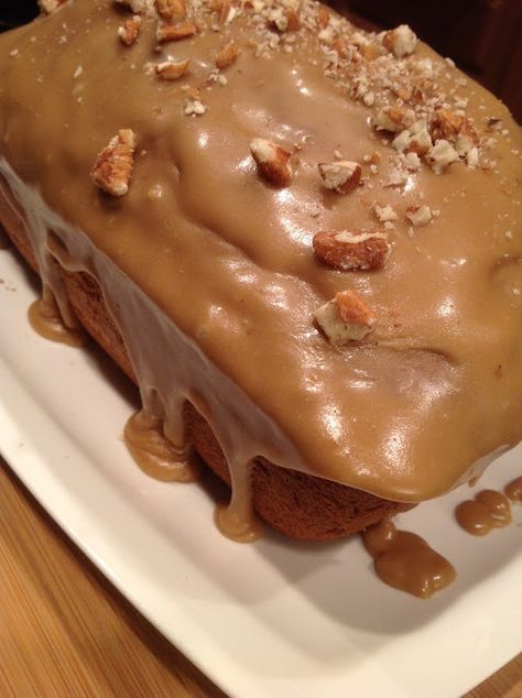 Praline Frosting, Easy Banana Nut Bread, Banana Nut Bread Recipe, Nut Bread Recipe, Pecan Praline, Caramel Frosting, Make Banana Bread, Banana Nut Bread, Nut Bread