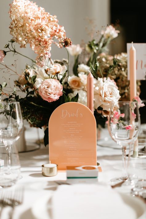 Peach Fuzz Wedding, Peach Table Setting, Peach Wedding Decor, Quat Quatta, Pink Peach Wedding, Gatsby Wedding Decorations, Peach Wedding Theme, Peach Wedding Decorations, Peach Pink Wedding