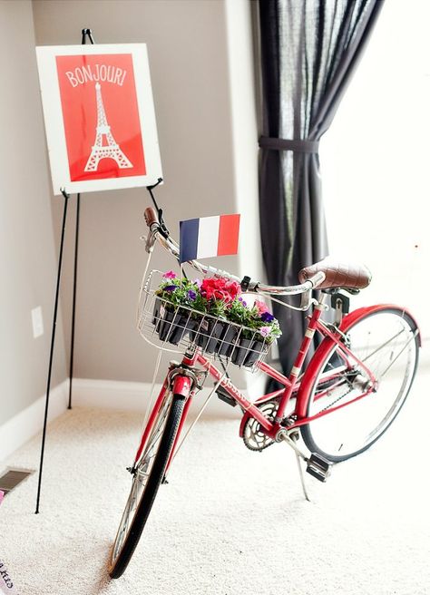 Paris Theme Party Decorations, Paris Party Decorations, Paris Bridal Shower, French Party, Bicycle Baskets, A Day In Paris, Parisian Party, Painting Birthday Party, Paris Birthday Parties