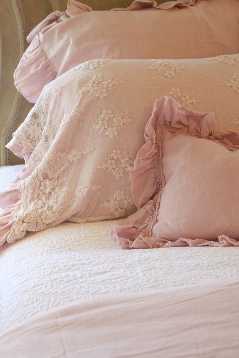 Shabby Chic Background, Decoration Shabby, Shabby Chic Living, Shabby Chic Living Room, Shabby Chic Interiors, Shabby Chic Bedding, Shabby Chic Bathroom, Shabby Chic Bedroom, Chic Pillows