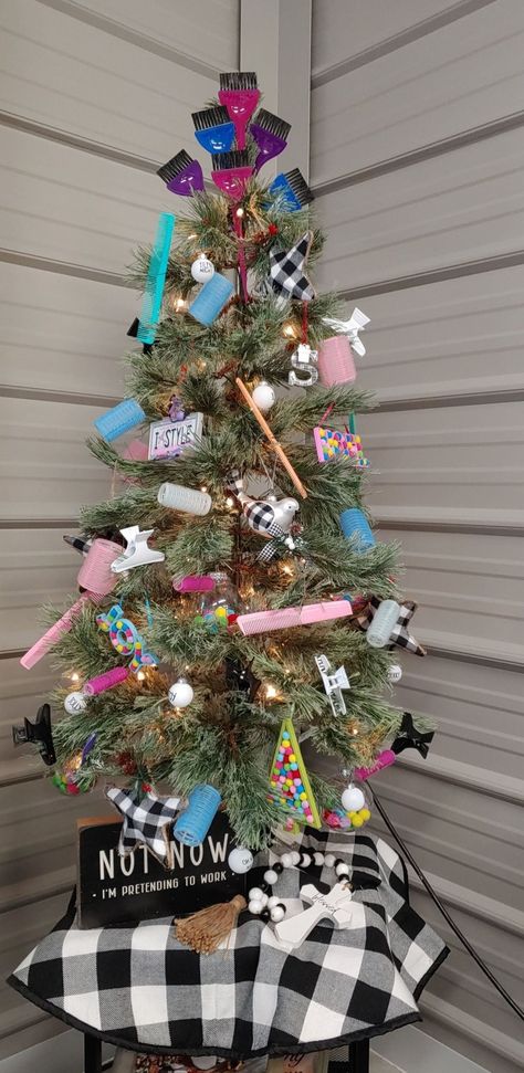 Cosmetology Christmas Door Decorations, Christmas Decor Ideas Hair Salon, Hair Stylist Christmas Tree, Hairdresser Christmas Tree, Spa Christmas Tree, Hair Salon Christmas Decorations, Hair Salon Holiday Decor, Christmas Decor Ideas For Hair Salon, Christmas Tree For Hair Salon