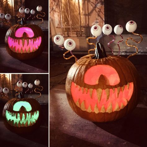 This guy carved a D&D Beholder for Halloween! Halloween Dnd, D&d Online, 90s Fashion Outfits Hip Hop Party, One D, Wizards Of The Coast, Game Store, Commission Art, Hallows Eve, Halloween Pumpkin