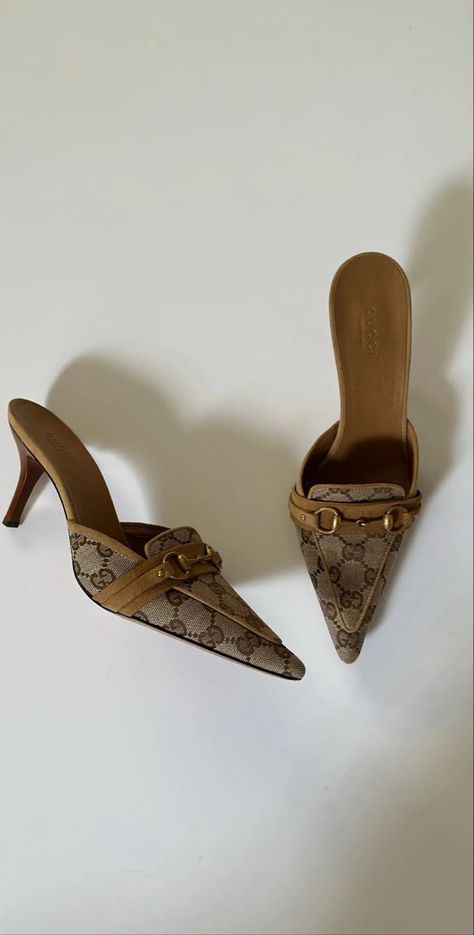 Vintage Gucci Shoes, Gucci Heels, Shoes Heels Classy, Vintage Heels, Heels Classy, Chic Shoes, Fancy Shoes, Cute Heels, Brown Shoes