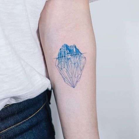 Geometric Iceberg Tattoo, Iceberg Tattoo, Star Tattoo On Wrist, Blue Ink Tattoos, Tattoo Son, Kunst Tattoos, Tattoo Prices, Hot Tattoos, Star Tattoos