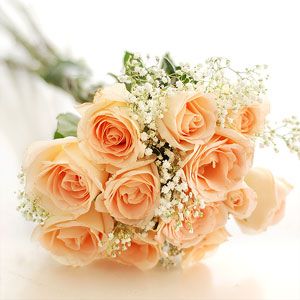 this is the champagne color I want for my wedding colors! Peach Bouquet, Peach Wedding Flowers, Online Flower Delivery, Unique Wedding Flowers, Flower Delivery Service, Hand Bouquet, Peach Wedding, Peach Roses, Bride Bouquets