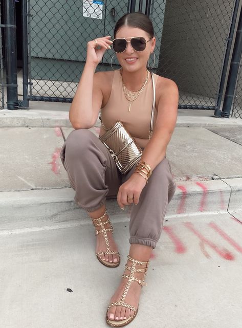 Neutral Outfit Ideas Summer, Summer Chic Outfit, Neutral Outfit Ideas, Julia Marie, Outfit Ideas For Summer, Atlanta Fashion, Top Fashion Bloggers, Prints Vintage, Trendy Girl