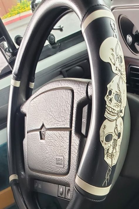 Three Skulls With Barb Wire Steering Wheel Cover. Cool Steering Wheel Covers, Skull Car Accessories, Horror Car Decor, Goth Car Decor, Y2k Car Interior, Goth Car Interior, Emo Car, Goth Car, Barb Wire