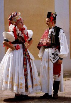 Croatian Style, Costumes Around The World, Ethno Style, Folk Clothing, National Dress, Italian Culture, Folk Dresses, Traditional Clothes, Ethnic Dress