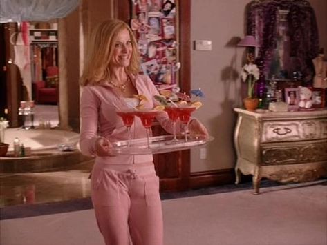 Mean Girls Mom, House Party Movie, Mean Girls Musical, Mom Characters, Designer Tracksuits, Famous Movie Quotes, Mom Memes, Regina George, Amy Poehler