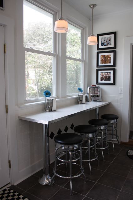 Bring your classic diner's bar to your own home. Tall Kitchen Table, Apartment Dining Room, Apartment Dining, Rustic Window, Breakfast Bar Kitchen, Smitten Kitchen, Bar Kitchen, Décor Diy, Kitchen Stools