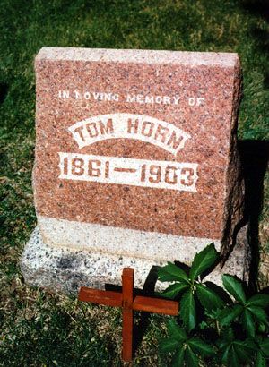 Thomas "Tom" Horn, Jr - American Old West scout, who carried out varied roles as hired gunman, Pinkerton, range detective, and soldier. In 1902 Horn was convicted of the murder of 14-year-old Willie Nickell near Iron Mountain, Wyoming. The boy was the son of sheep rancher Kels Nickell, who had been involved in a range feud with neighbor and cattle rancher Jim Miller. On the day before his 43rd birthday, Horn was executed by hanging in Cheyenne, Wyoming. Famous Funerals, Famous Tombstones, 43rd Birthday, Graven Images, Tom Horn, Old Western Movies, Cheyenne Wyoming, Western Stuff, Iron Mountain