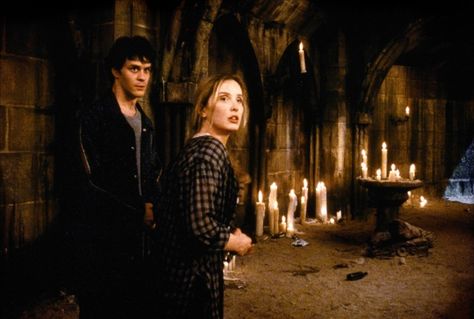 "An American Werewolf in Paris" movie still, 1997.  L to R: Tom Everett Scott, Julie Delpy. Tom Everett Scott, American Horror Movie, Paris Movie, Julie Delpy, Classic Movies, Horror Films, Horror Movies, Bing Images, Hollywood