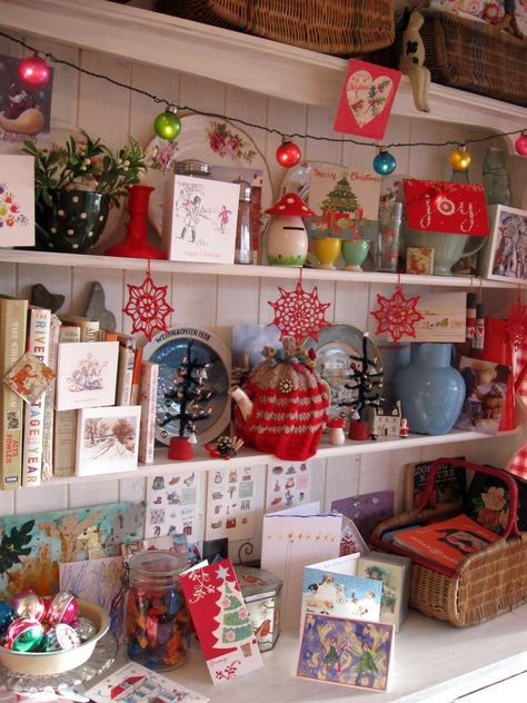 Welsh Dresser Christmas Decorations, Country Kitchen Dresser Display, Christmas Dresser Decor, Christmas Welsh Dresser, Welsh Dresser Display, Cath Kidston Christmas, Cath Kidston Mugs, Dinosaur Balloons, Colorful Cottage