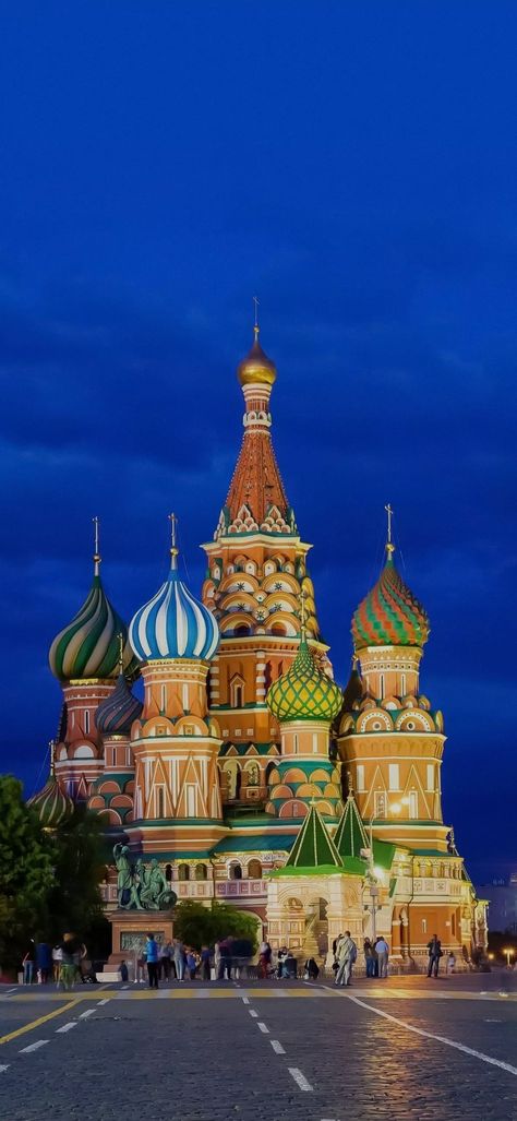 Cindy Lou Who, Child Star, The Grinch Stole Christmas, Russia Travel, Beautiful Places To Live, Cindy Lou, Red Square, Grinch Stole Christmas, Iconic Buildings