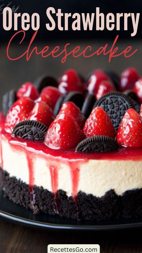 Oreo Cheesecake with Strawberries Cherry Cobbler Cheesecake, Strawberry Cheesecake Recipes, Cheesecake Truffles Recipe, Strawberry Oreo Cheesecake, Fun Cheesecake Recipes, Cheesecake With Strawberries, Chocolate Covered Strawberry Cheesecake, Unusual Dessert, Slice Of Cheesecake