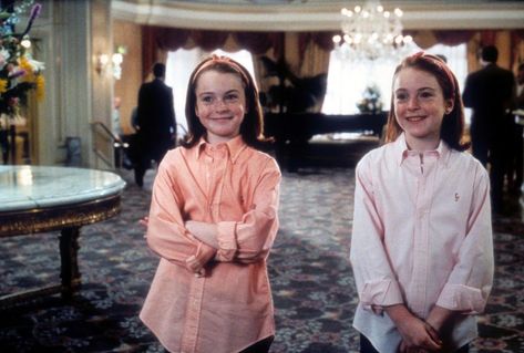 The Best Twinning Looks From The Parent Trap, In Honor of Hallie and Annie’s Birthday - Vogue | Vogue Parent Trap Movie, Trapped Movie, Photowall Ideas, The Parent Trap, Parent Trap, 90s Movies, Movie Gifs, Lindsay Lohan, Kids Collection