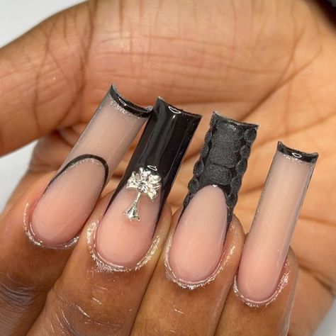 BIRMINGHAM NAIL TECH on Instagram: “Black or white??😍😍🤍🖤 inspo @nailsssbyys Follow @sjluxxe for more designs • • • #nails #nailsofinstagram #nailsoftheday #nails💅…” Black Nail Designs Baddie, Black Gel Nail Designs, Prom Nails Black, Black Acrylic Nails, Drip Nails, French Acrylic Nails, Glamorous Nails, Short Square Acrylic Nails, Acrylic Nails Coffin Pink