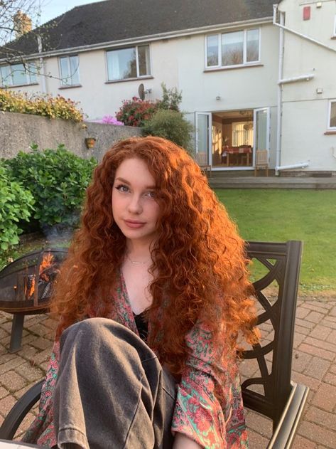 Red Curly Hair Blue Eyes, European Curly Hair, Ginger Wavy Hair, Scarlet Benoit, Curly Ginger Hair, Ginger Hair Girl, Redhead Baby, Light Red Hair, Red Curls