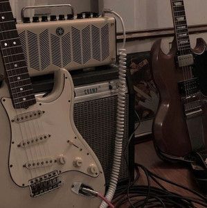 Rock/ heavy metal 🎸 - playlist by Kitsume | Spotify Guitar Obsession, Tumblr Aesthetic, I'm With The Band, Downtown Girl, Guitar Design, Spotify Playlist, Cool Guitar, Grunge Aesthetic, Music Stuff