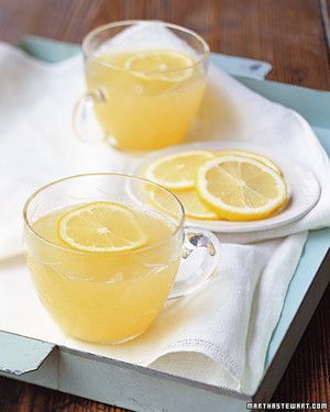 Spiced Lemonade Spiced Lemonade, Hot Lemonade, Classic Hot Toddy Recipe, Honey Lemon Tea, Toddy Recipe, Lemonade Punch, Hot Toddies Recipe, Sparkling Lemonade, Pineapple Lemonade