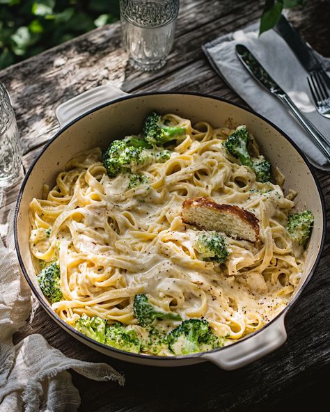 This Broccoli Chicken Fettuccine Alfredo Casserole is a creamy, cheesy dinner perfect for family meals or easy weeknight dinners. Chicken Fettuccine Alfredo Casserole, Chicken Fettuccine Alfredo With Broccoli, Fettuccine Alfredo With Broccoli, Broccoli Chicken Alfredo, Easy Chicken Fettuccine Alfredo, Alfredo With Broccoli, Chicken And Broccoli Alfredo, Cheesy Dinner, Alfredo Casserole