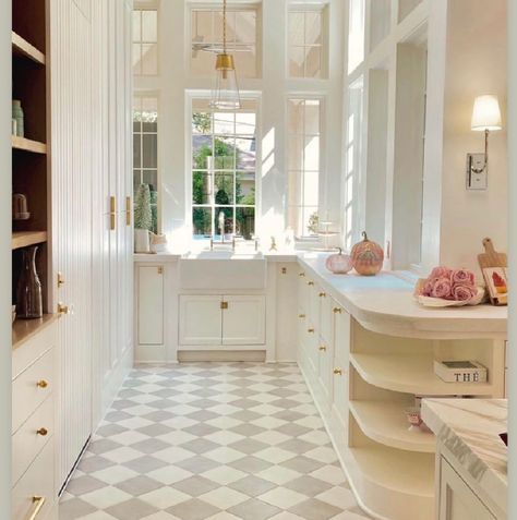 Warm white kitchen with brass hardware, checker tile floor and farm sink - Holly Bell Design. #whitekitchens #warmwhitekitchen Colorful Transitional Decor, Timeless Kitchens, Timeless Decorating, 2024 Kitchen, Shore House, Butlers Pantry, Bell Design, White Kitchen Design, Kitchen Floor Tile