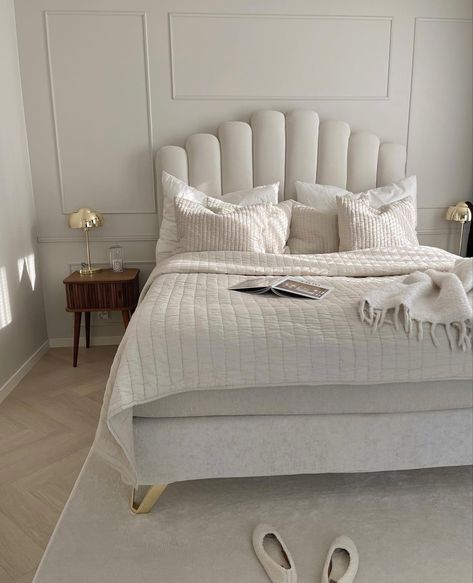 Modern Neutral Bedroom, Neutral Bedroom Decor, Linen Chest, Beautiful Bed, Classy Bedroom, Sleek Furniture, Bedroom Decor Design, Neutral Bedroom, Redecorate Bedroom