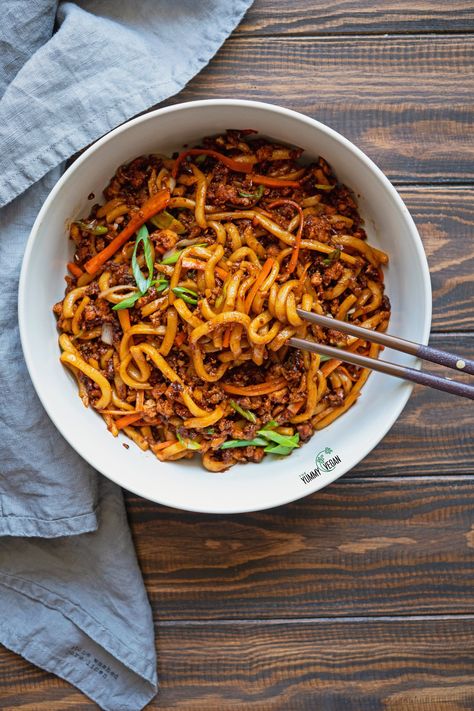 Vegan Noodle Recipes, Vegan Udon, Vegan Noodles Recipes, Udon Stir Fry, Spicy Peanut Noodles, Vegan Noodles, Tofu Stir Fry, Wfpb Recipes, Stir Fry Noodles