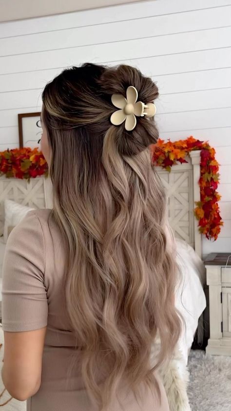 Half Up Claw Clip, Curly Half Up Half Down, Claw Clip Hairstyle, Half Up Bun, Clip Hairstyle, Half Up Half Down Hair Prom, The Bun, Princess Hair, Clip Hairstyles