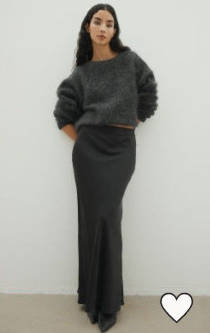 Mohair Sweater Outfit, Oversized Sweater Outfit, Knit Sweater Outfit, Oversized Grey Sweater, Fluffy Knit, Sweater Outfit, Extra Long Sleeves, Grey Knit Sweater, Lady Grey