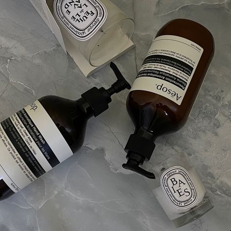 There is Aesop soap and diptyque candles on a marble background Diptyque Soap, Powder Room Essentials, Aesop Aesthetic, Diptique Candle, Candles Display, Diptyque Candles, Powder Room Decor, Smell Goods, Candle Displays