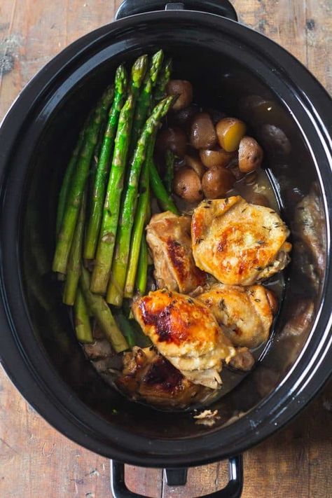 Lemon Chicken And Potatoes, Slow Cooker Lemon Chicken, Potatoes And Asparagus, Lemon Chicken Thighs, Slow Cooker Chicken Thighs, Crockpot Ideas, Thighs Recipe, Chicken And Potatoes, Lemon Chicken Recipe