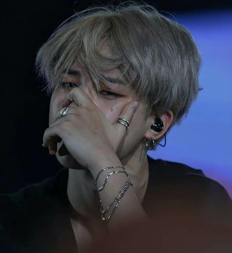 Park Jimim, Bts Cry, Jimin Pictures, Park Jimin Bts Wallpaper, Park Ji Min, Park Jimin Cute, Drawing Inspo, Bts Aesthetic Pictures, Park Jimin Bts