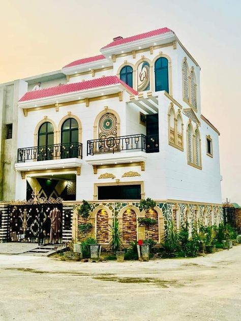 8 Marla DHA Rawalpindi beautiful front elevation 8 Marla House Front Elevation, House Structure Design, House Structure, Luxury Homes Exterior, Boundary Wall, Homes Exterior, Small House Front Design, House Front Design, Front Elevation