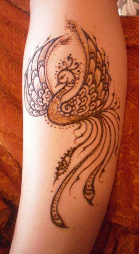 Henna Peacock.  I love painting with other Artist and getting a taste of their flare which is always an inspiration to me. Peacock Feather Henna, Phoenix Henna, Celtic Henna, Natural Tattoos, Henna Animals, Peacock Henna, Henna Peacock, Henna Inspiration, Henna Inspired Tattoos