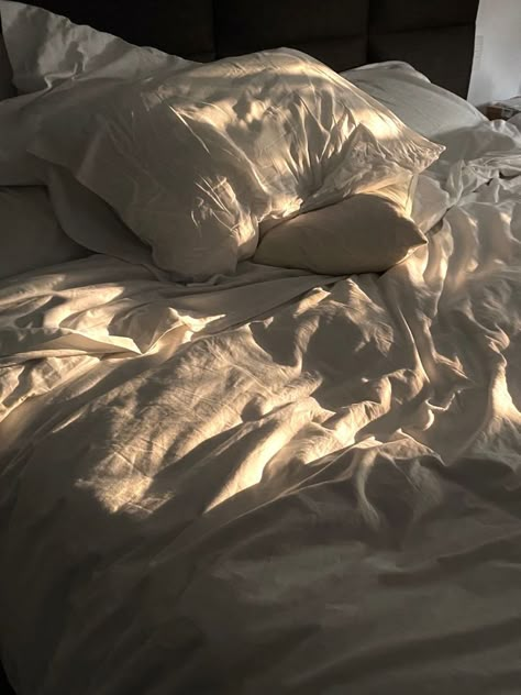 Comfy Aesthetic Bedroom, Sterile Aesthetic, Comfy Bed Aesthetic, In Bed Aesthetic, Sleeping Aesthetic, Kidcore Wallpaper, Bed Aesthetic, Messy Bed, Cotton Bed Sheets