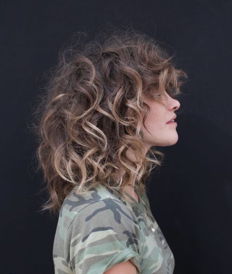 Big Curls & Bangs Curled Bangs, Anh Co Tran, Big Curls, Short Curly Haircuts, Haircuts For Curly Hair, Curly Hair Inspiration, Curly Hair Cuts, Short Curly Hair, Dream Hair