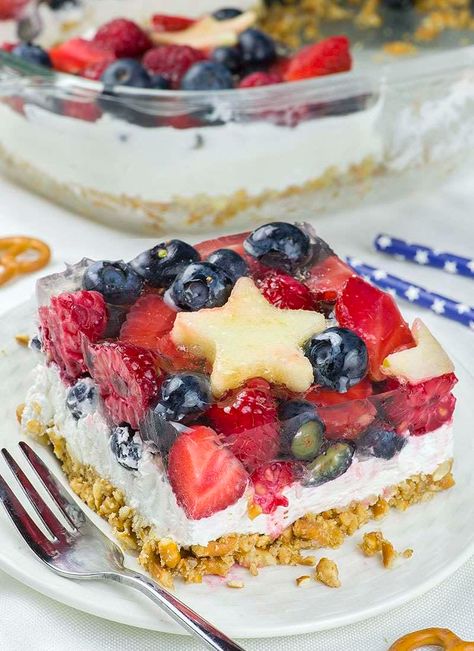 No Bake Summer Berry Pretzel Salad - OMG Chocolate Desserts Summer Berry Salad, Berry Salad Recipe, Congealed Salad, Strawberry Pretzel Salad, Pretzel Salad, Pretzel Crust, Berry Salad, Blue Desserts, Berry Dessert