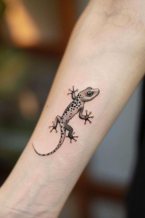 Small Lizard Tattoo, Lizard Tattoo Design, Small Lizard, Tortoise Tattoo, Cute Shoulder Tattoos, Gecko Tattoo, Chameleon Tattoo, Small Animal Tattoos, Animal Tattoos For Women