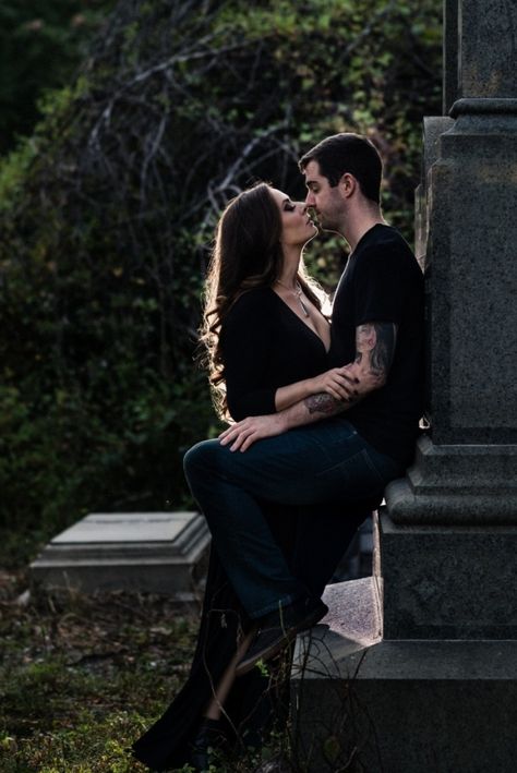 Cemetery_Engagement_ Shoot_0265 Pagan Engagement Photos, Gothic Engagement Photos Ideas, Engagement Photos Cemetery, Goth Engagement Pictures, Family Photo Shoot Wearing All Black, Dark Fall Engagement Photos, Couple Graveyard Photoshoot, Cemetary Photoshoot Couple, Cemetery Engagement Photoshoot